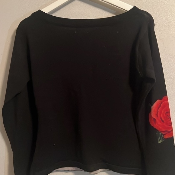 Bosch - black sweater with a red rose decor size S/M - Picture 8 of 9